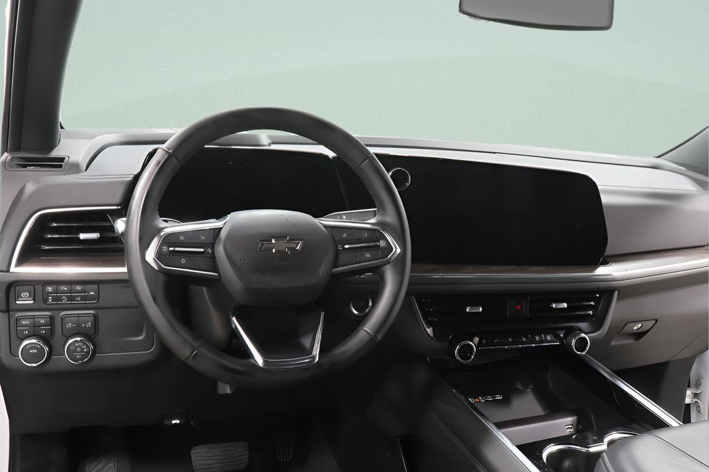 Used 2025 Chevrolet Suburban Z71 image 9