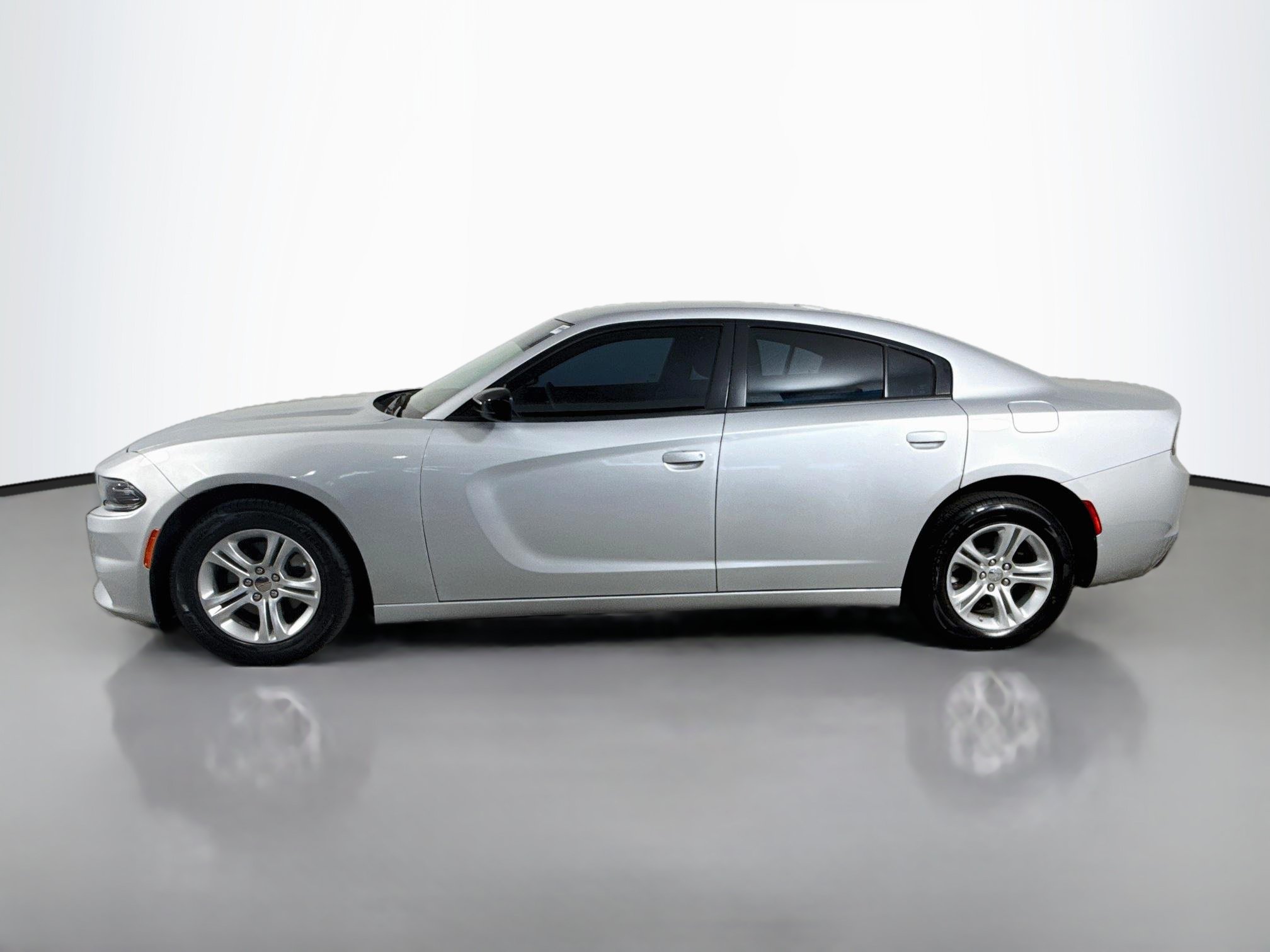 Used 2023 Dodge Charger SXT RWD image 6