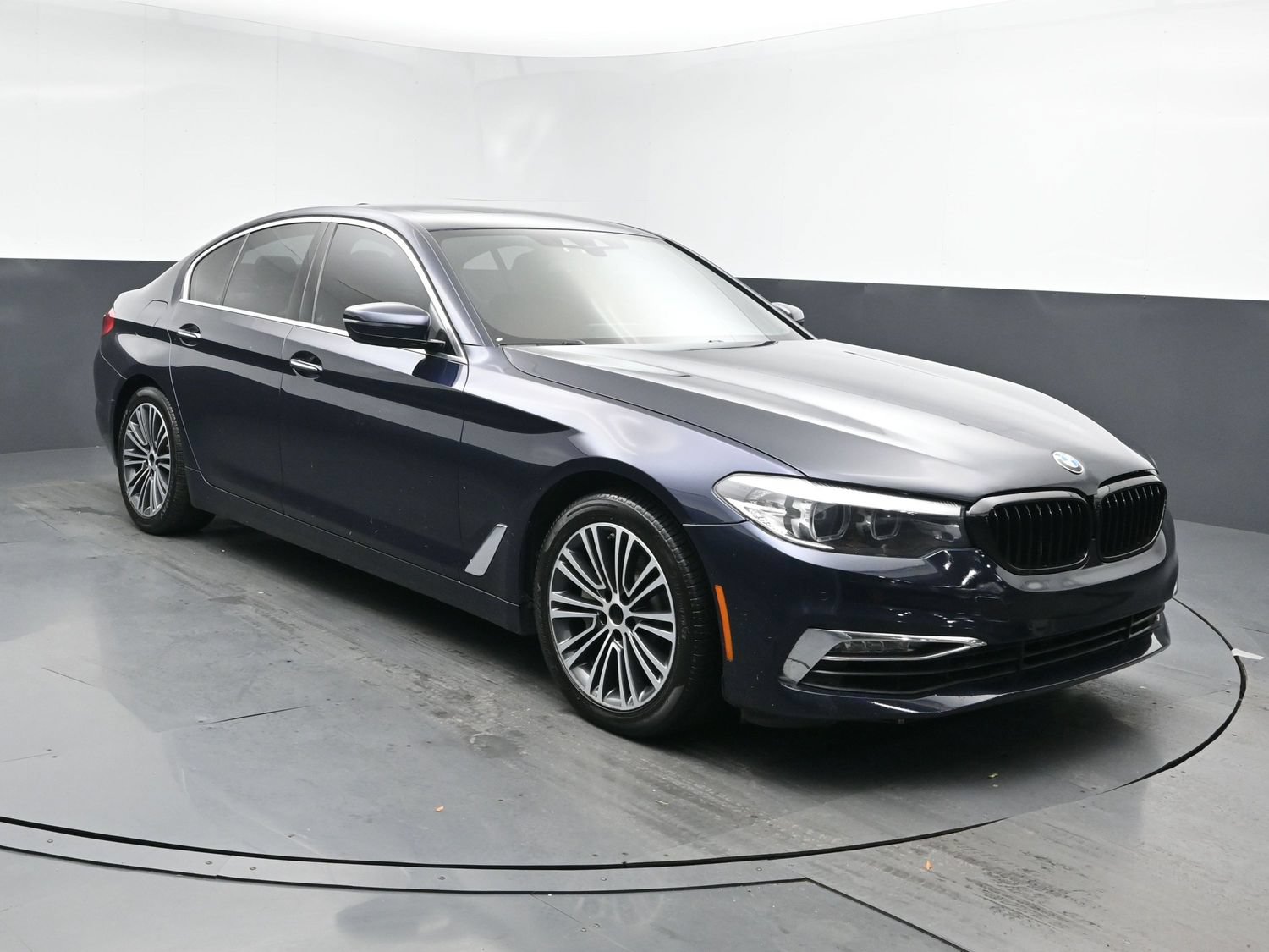Used 2018 BMW 530i xDrive AWD/4WD image 2