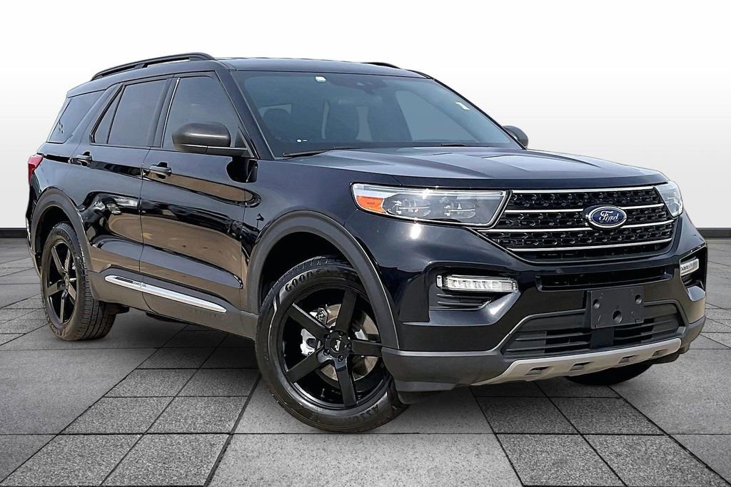 Used 2020 Ford Explorer XLT w/ Equipment Group 202A AWD/4WD image 2
