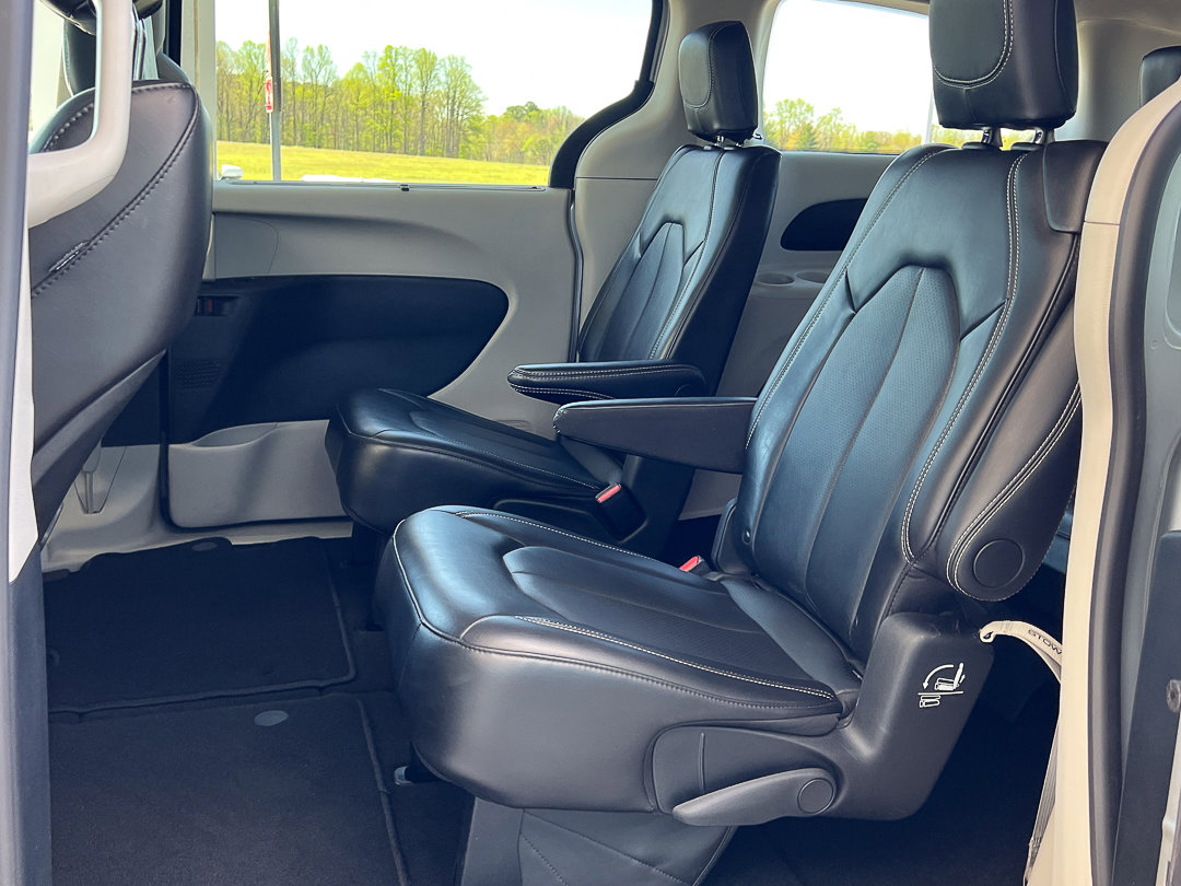 Used 2024 Chrysler Pacifica Touring-L image 30