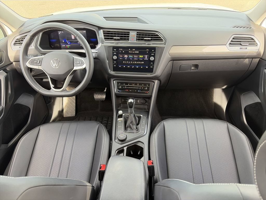 Used 2022 Volkswagen Tiguan SE AWD/4WD image 31