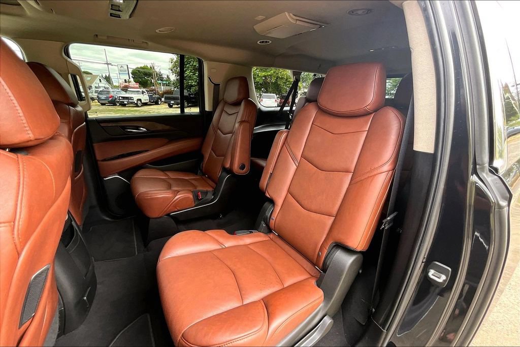 Used 2019 Cadillac Escalade ESV Premium Luxury w/ LPO, Escalade Noir Package AWD/4WD image 21