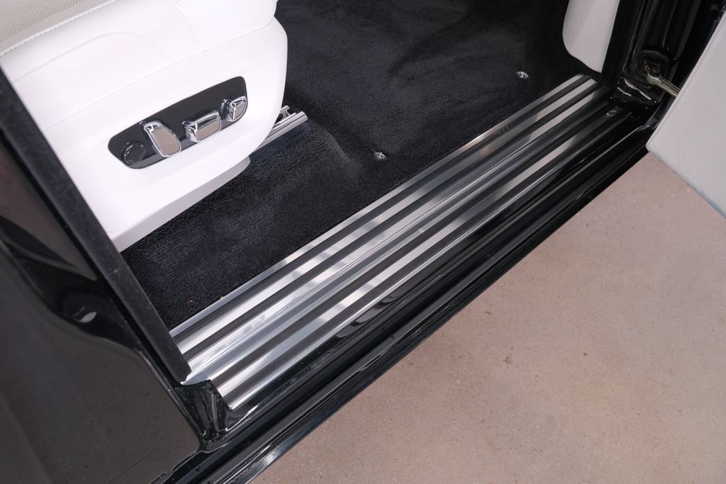 Used 2022 Rolls-Royce Phantom Sedan w/ The Phantom Package RWD image 30