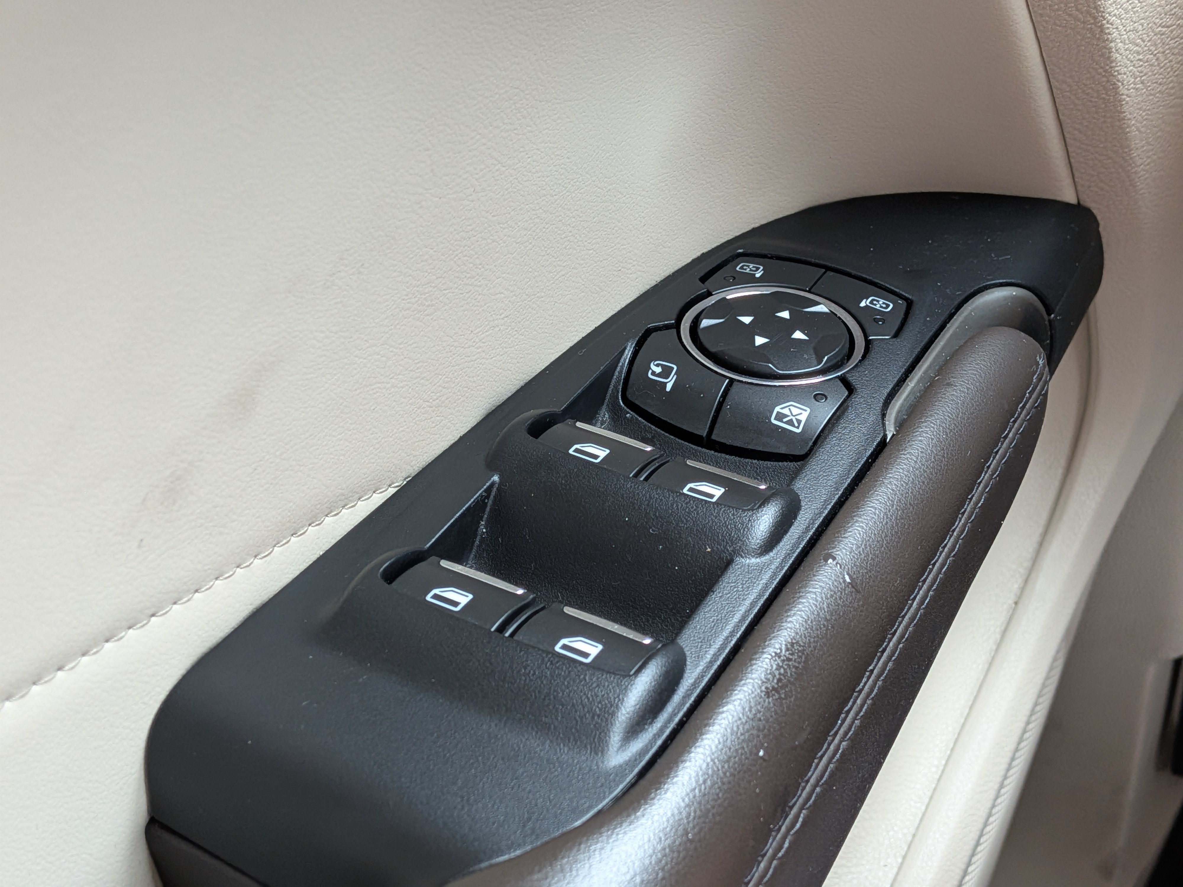 Used 2017 Lincoln MKC Reserve FWD image 23