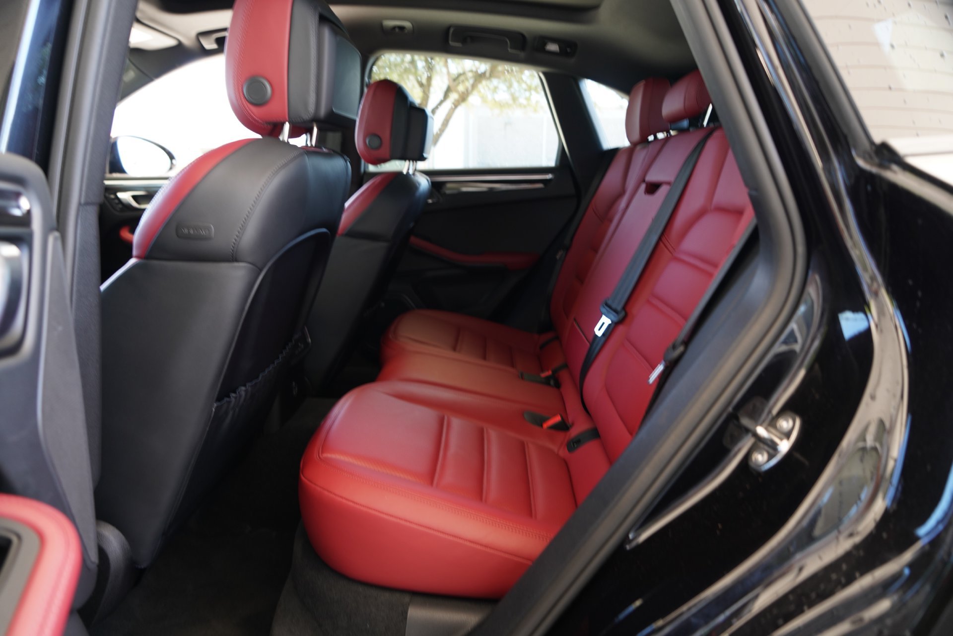 Used 2024 Porsche Macan S AWD/4WD image 30