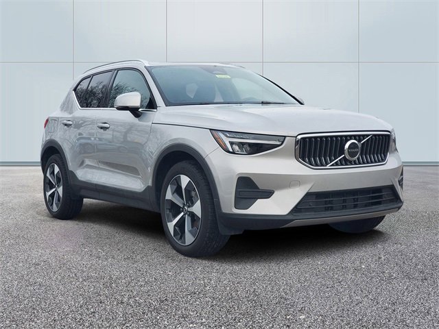 Used 2025 Volvo XC40 B5 Core w/ Protection Package Premier image 3