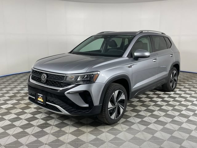 Used 2024 Volkswagen Taos SE AWD/4WD image 1