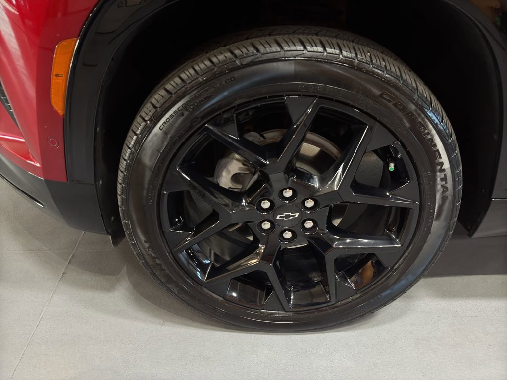 Used 2025 Chevrolet Traverse RS image 9