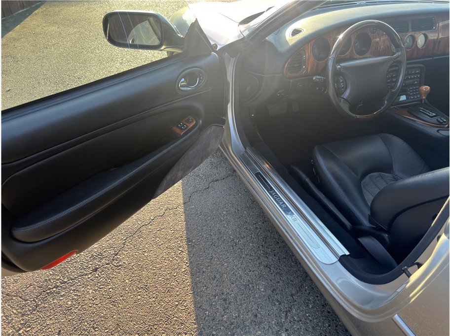 Used 1998 Jaguar XK8 Convertible image 9