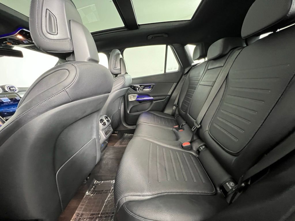 Used 2025 Mercedes-Benz GLC 300 4MATIC image 26