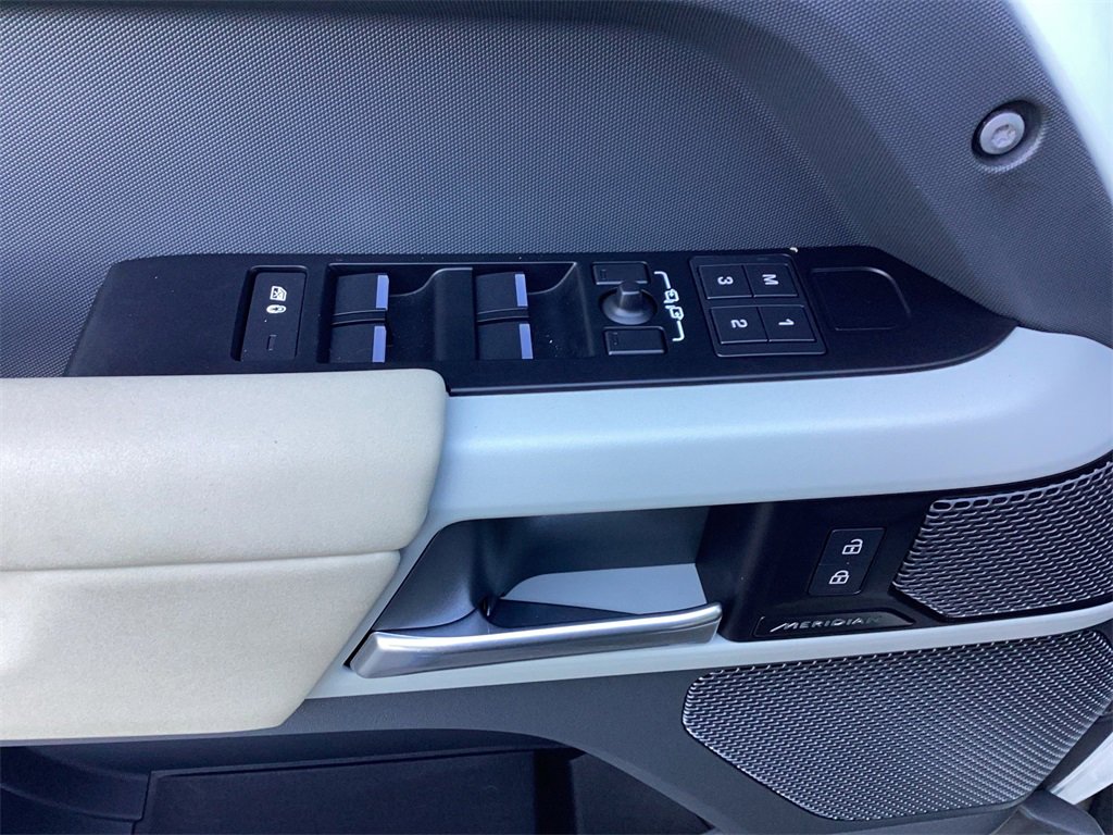 Used 2023 Land Rover Defender 110 S image 12