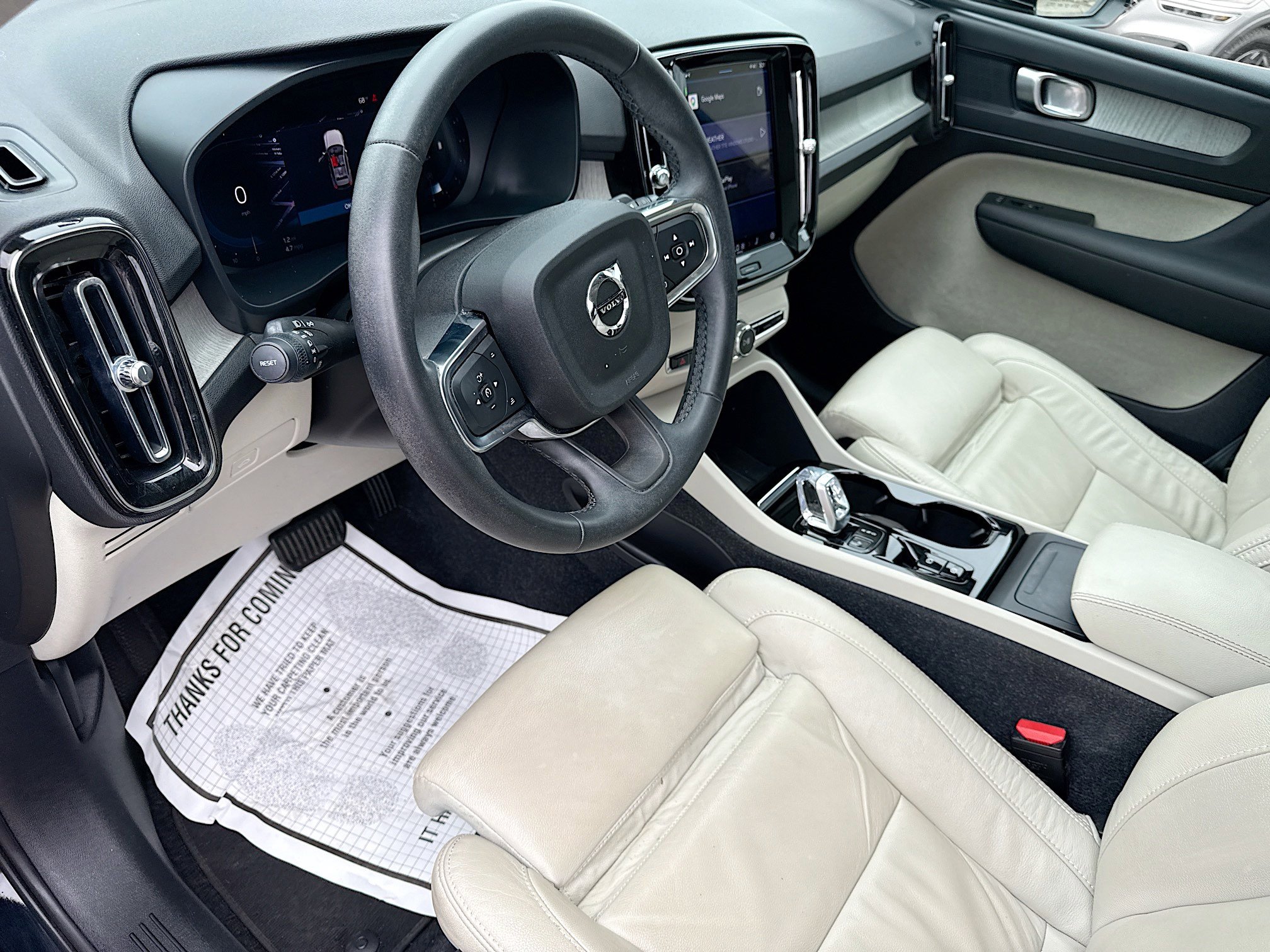 Used 2023 Volvo XC40 B5 Plus image 26