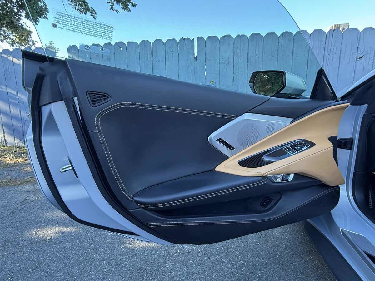 Used 2022 Chevrolet Corvette Stingray Premium Cpe w/ Z51 Performance Package RWD image 31