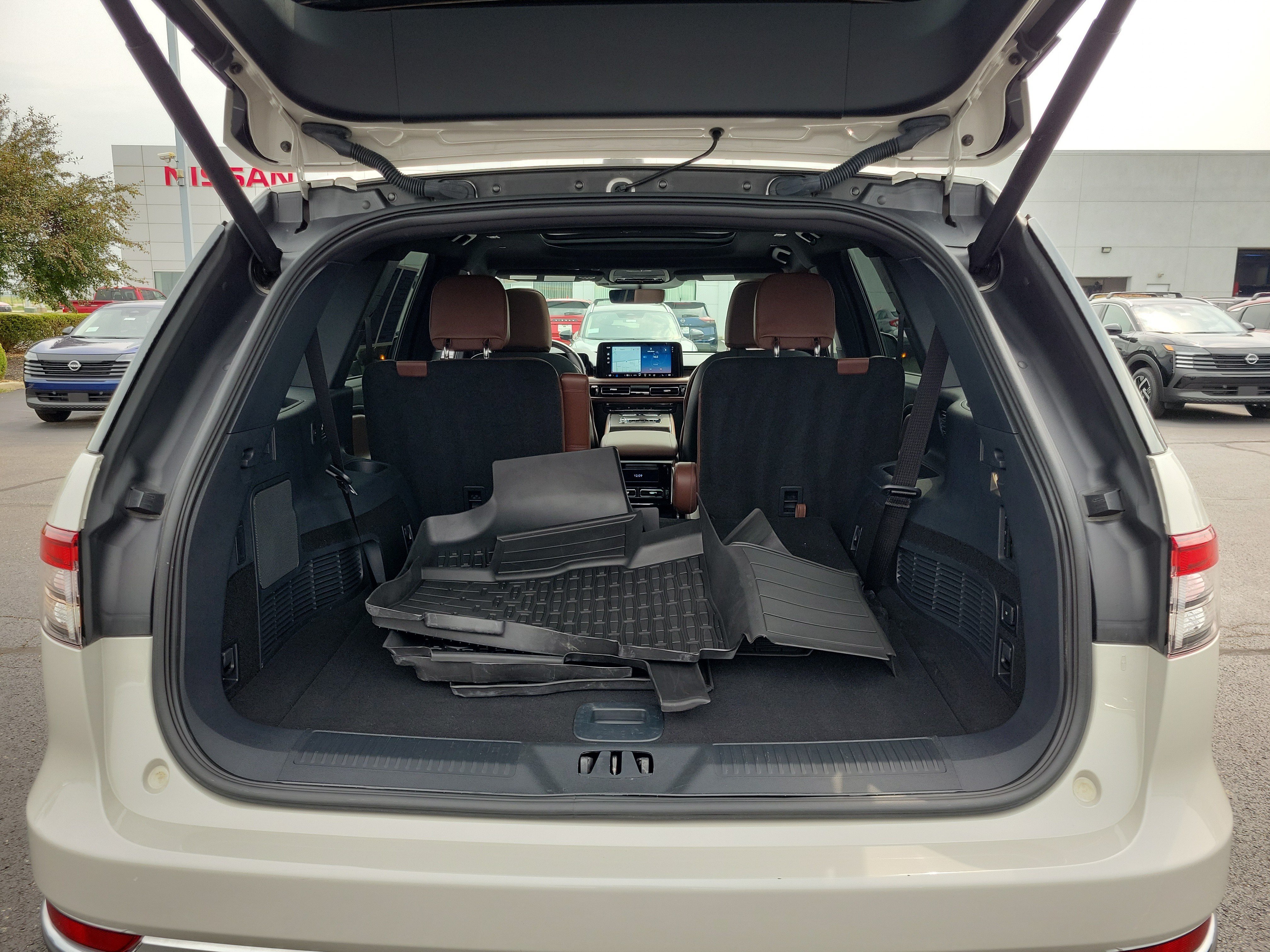 Used 2025 Lincoln Aviator Reserve w/ Illumination Package AWD/4WD image 8