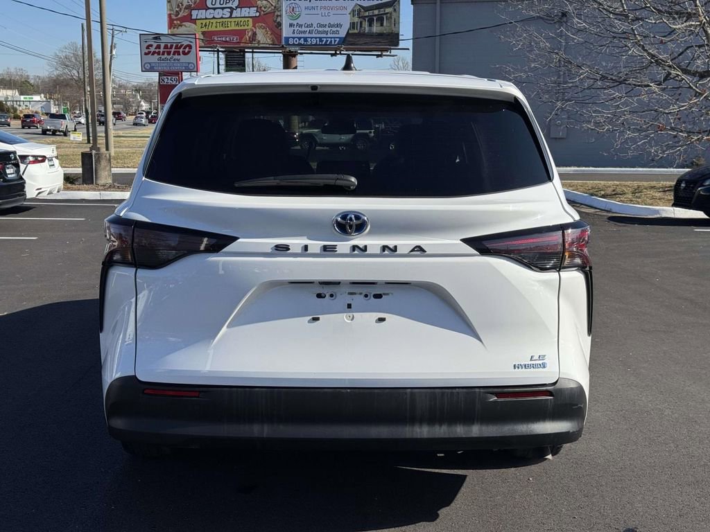 Used 2024 Toyota Sienna LE image 22