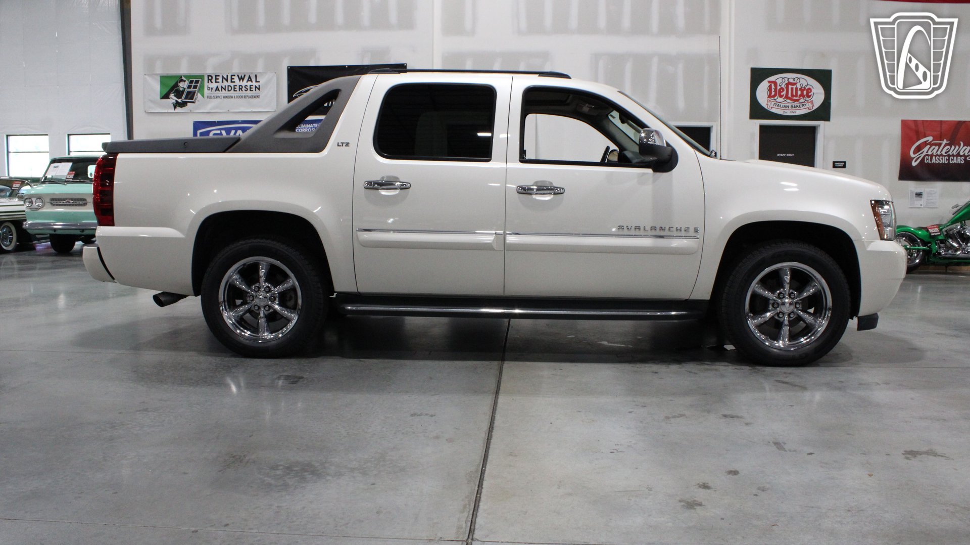 Used 2008 Chevrolet Avalanche LTZ w/ LTZ Preferred Equipment Group AWD/4WD image 25