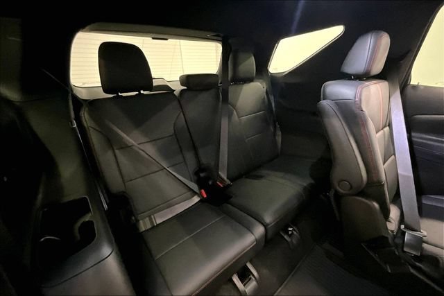 Used 2025 Chevrolet Traverse RS w/ LPO, Floor Liner Package AWD/4WD image 33