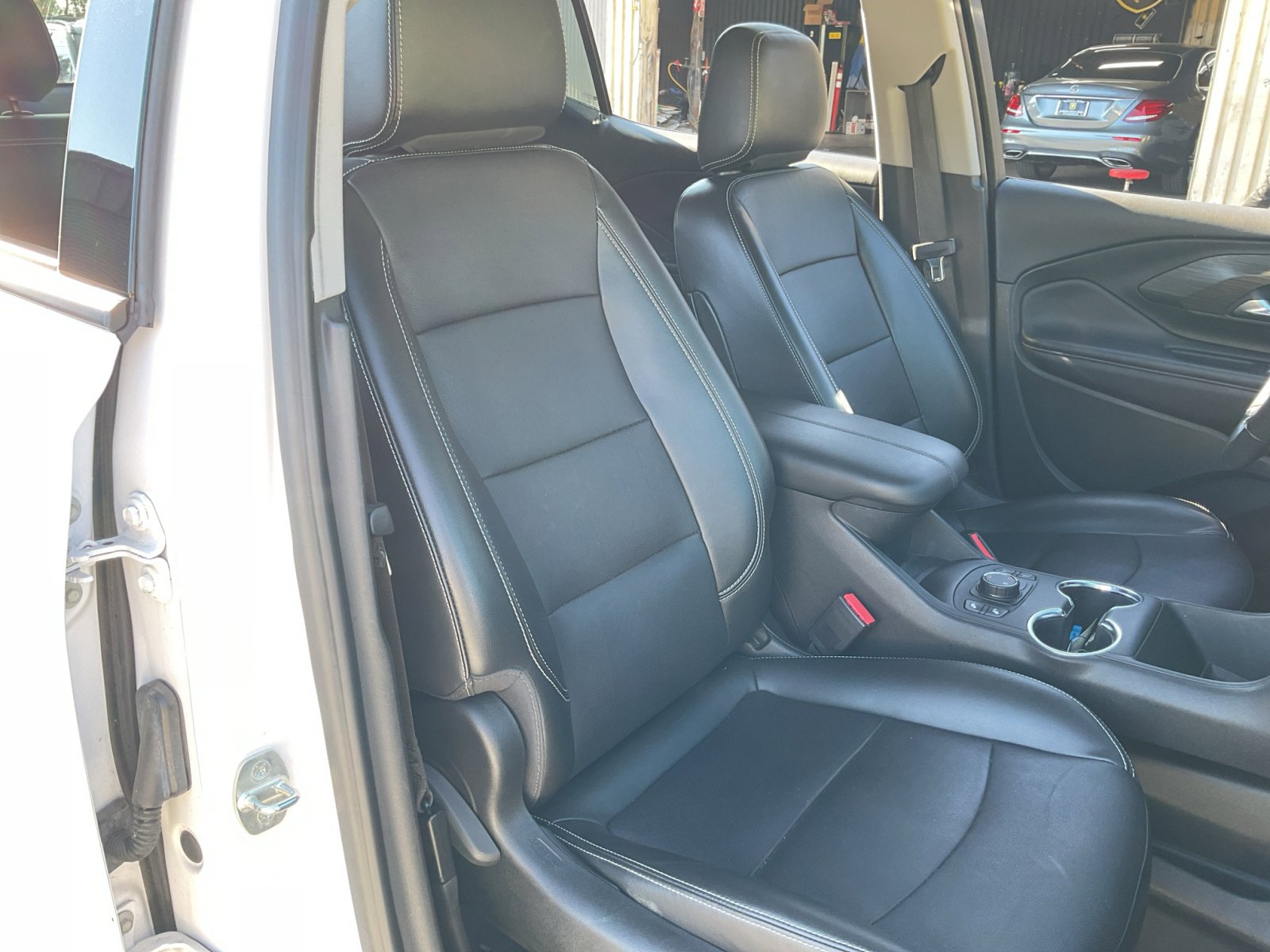 Used 2022 GMC Terrain SLT image 22