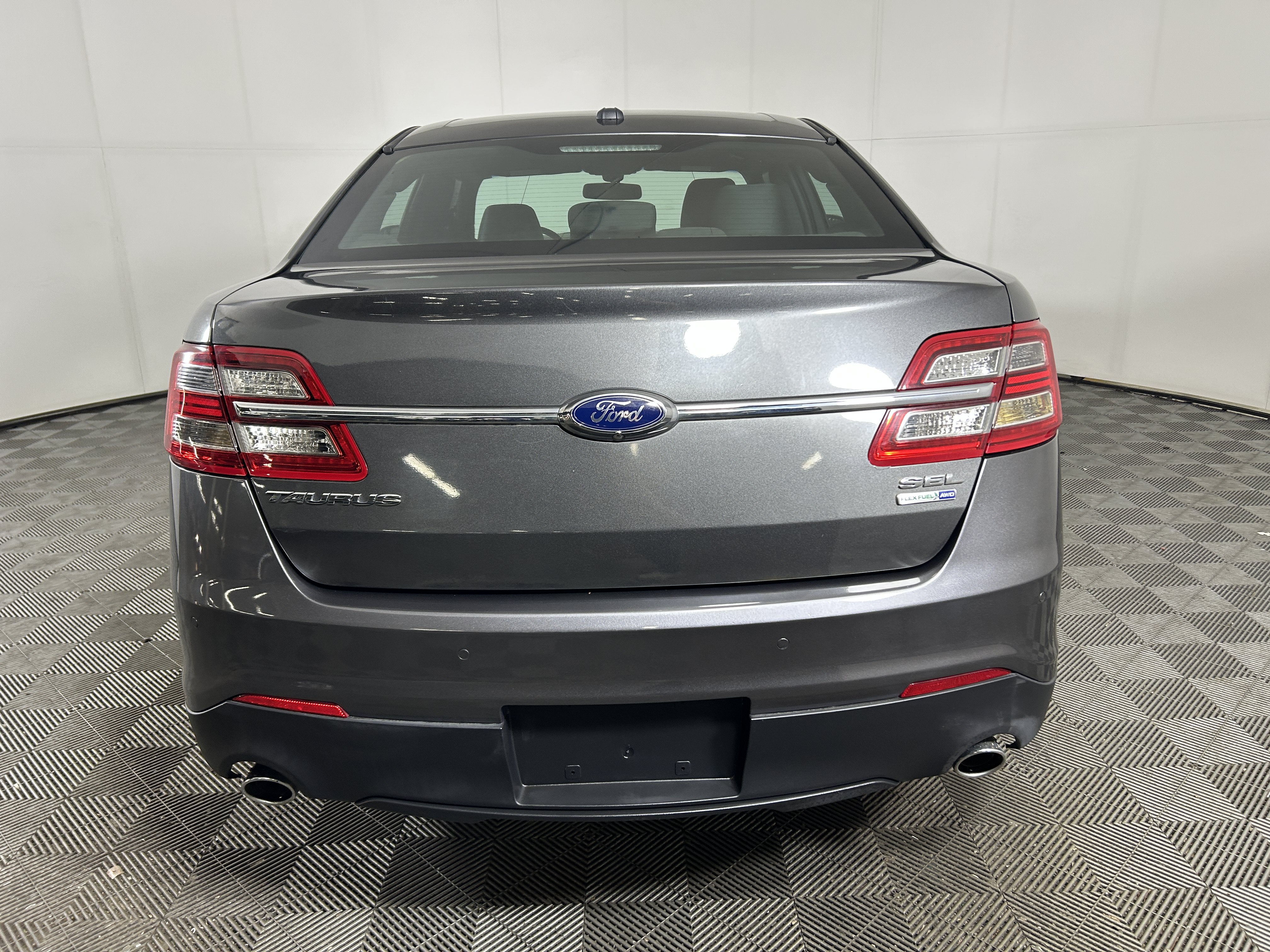 Used 2015 Ford Taurus SEL AWD/4WD image 6