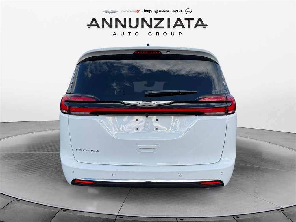 New 2026 Chrysler Pacifica Select image 4