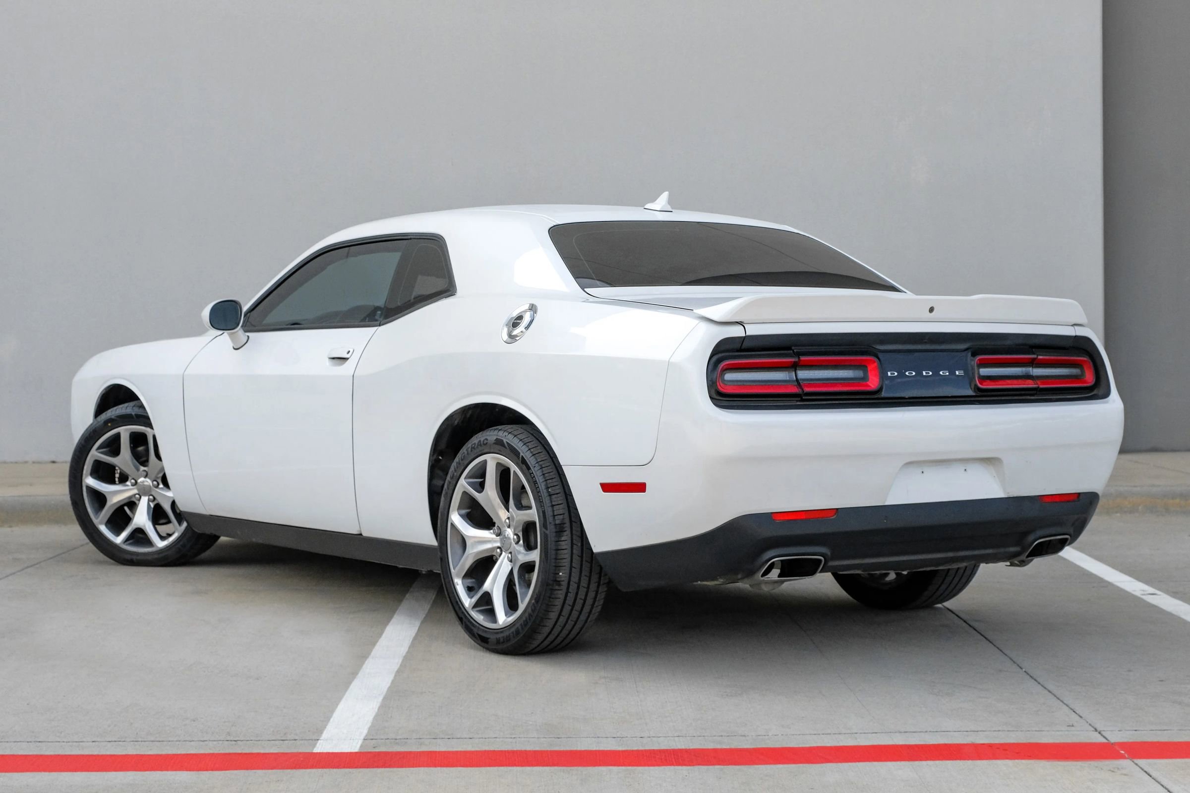 Used 2016 Dodge Challenger SXT Plus image 9