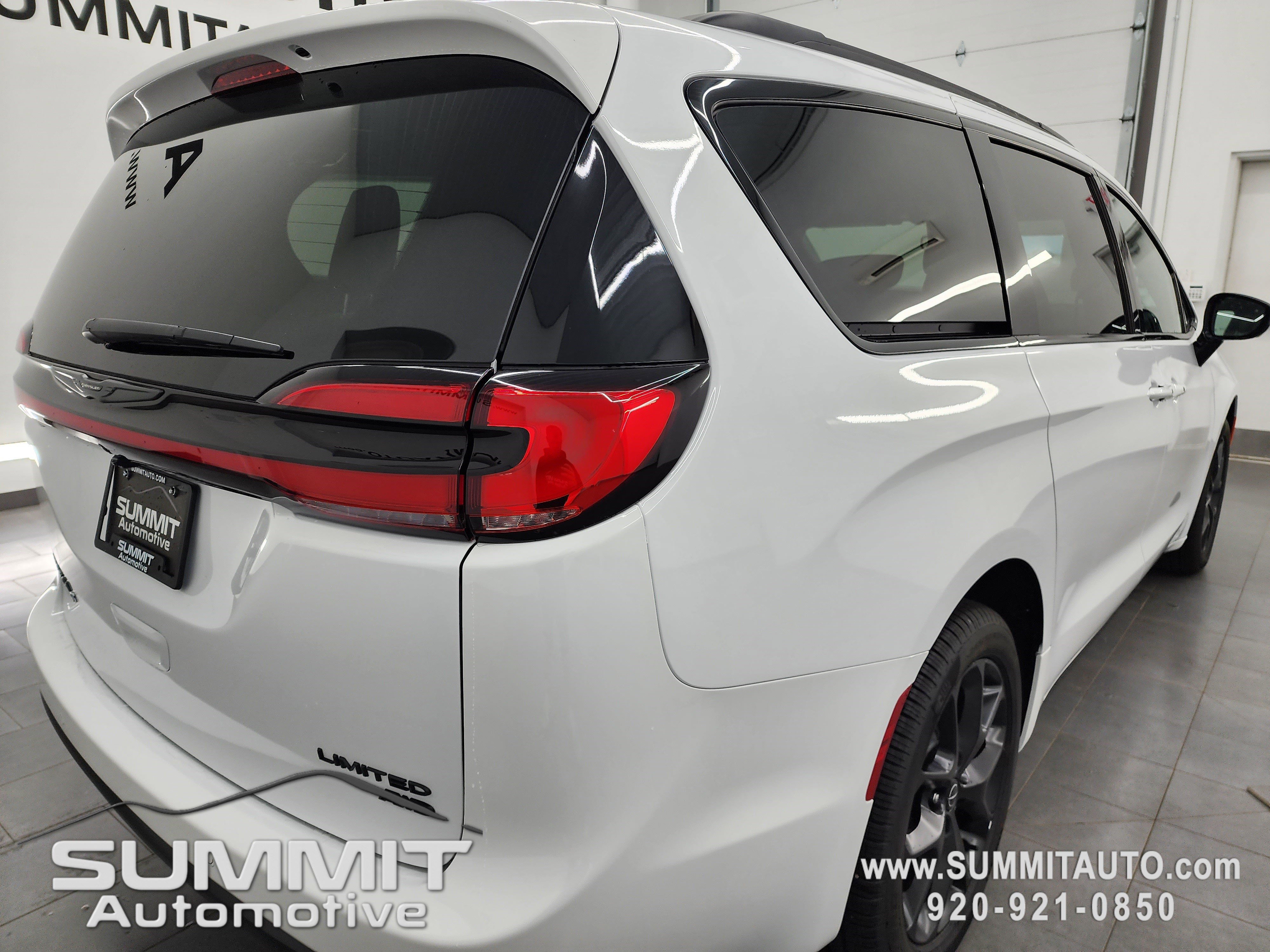 New 2026 Chrysler Pacifica Limited w/ S Appearance Package image 5