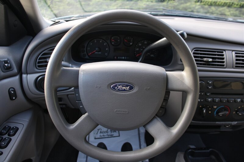 Used 2005 Ford Taurus SE FWD image 17