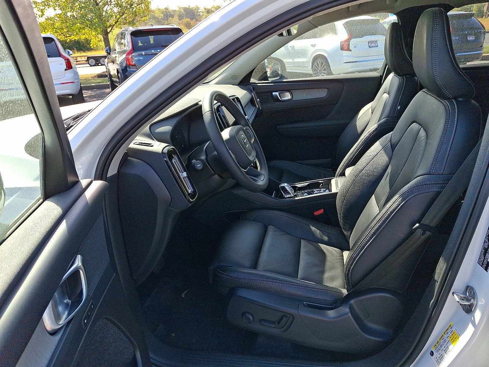 Used 2023 Volvo XC40 B5 Plus w/ Driver Assist Package image 13