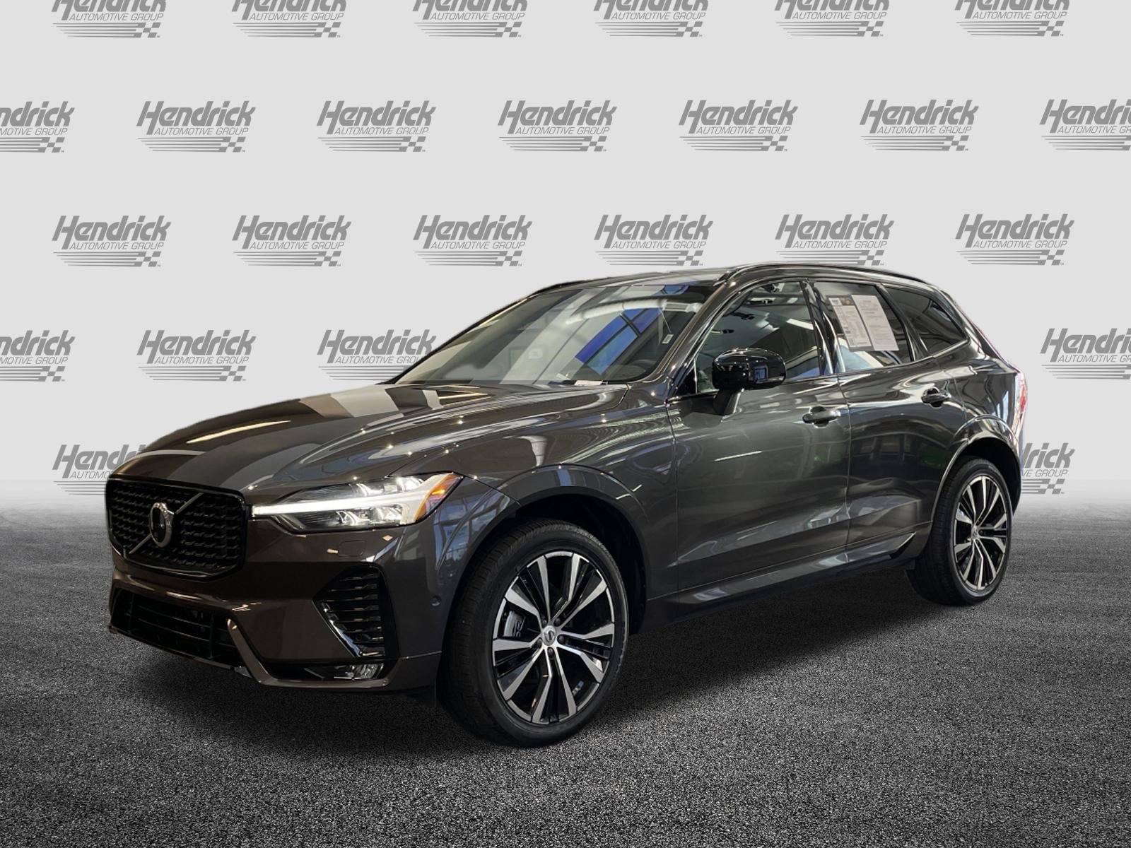 Used 2025 Volvo XC60 B5 Plus AWD/4WD image 5