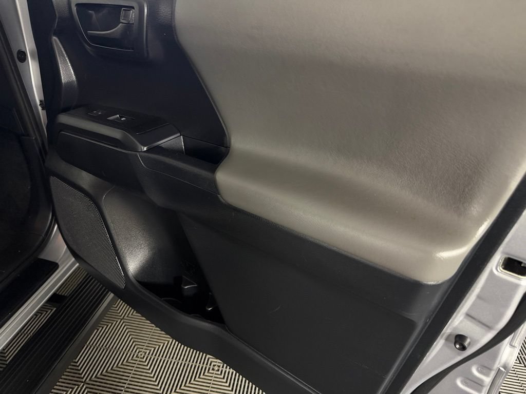 Used 2019 Toyota Tacoma SR AWD/4WD image 30