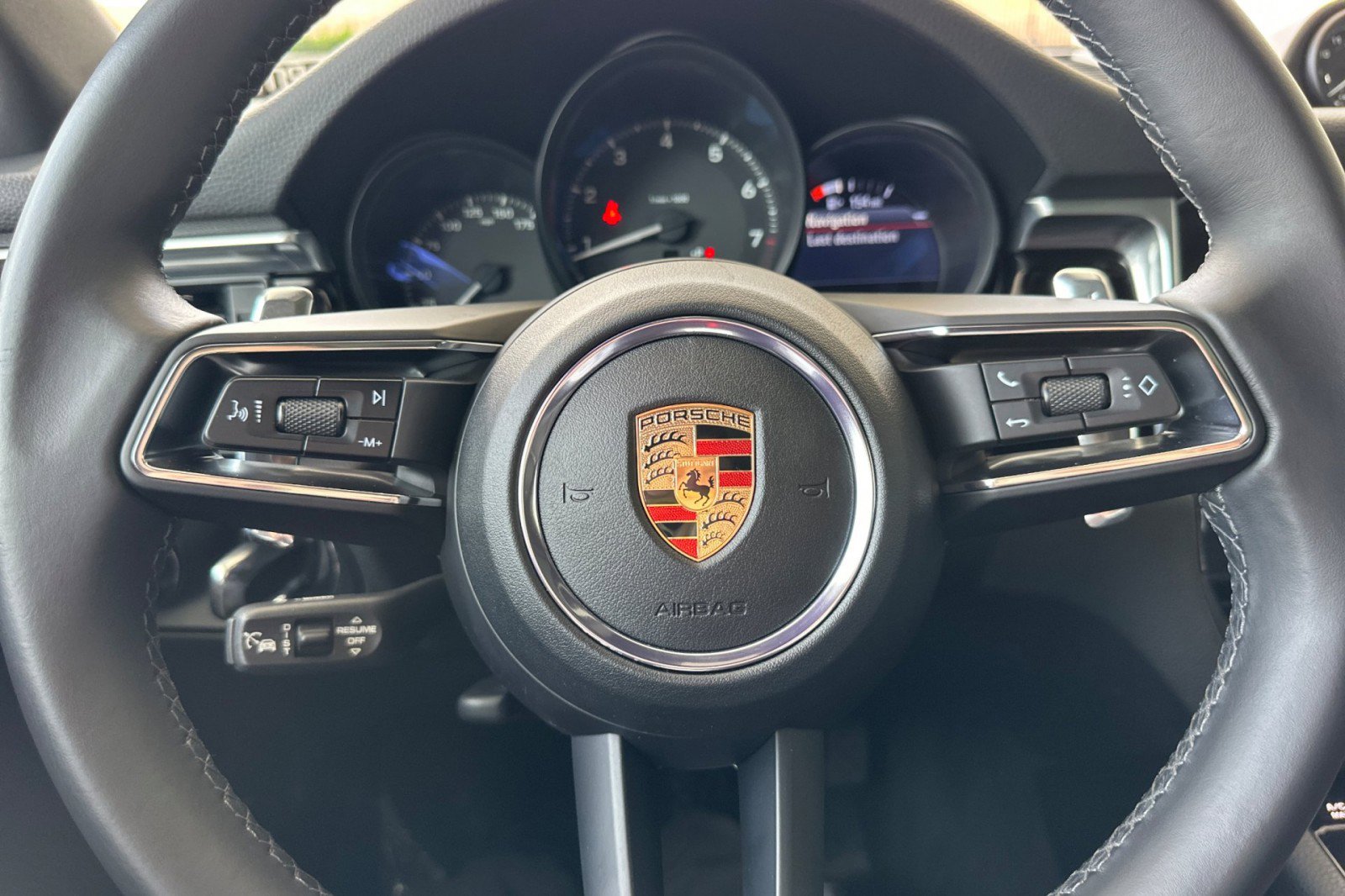 Certified 2023 Porsche Macan AWD/4WD image 24