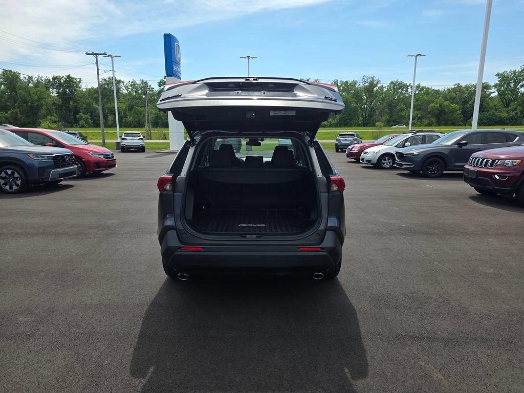Used 2020 Toyota RAV4 XLE w/ Convenience Package AWD/4WD image 13