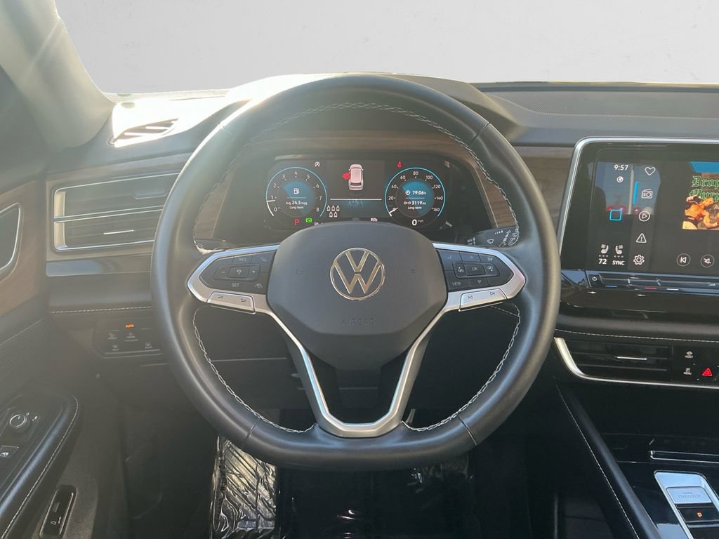 Used 2025 Volkswagen Atlas SE image 12