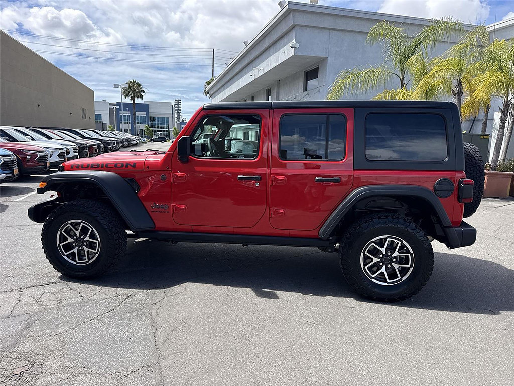 Used 2025 Jeep Wrangler Unlimited Rubicon AWD/4WD image 6