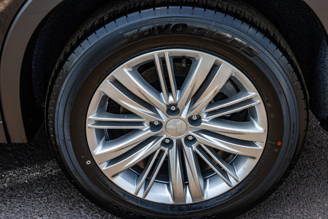 New 2025 Mitsubishi Outlander ES image 10