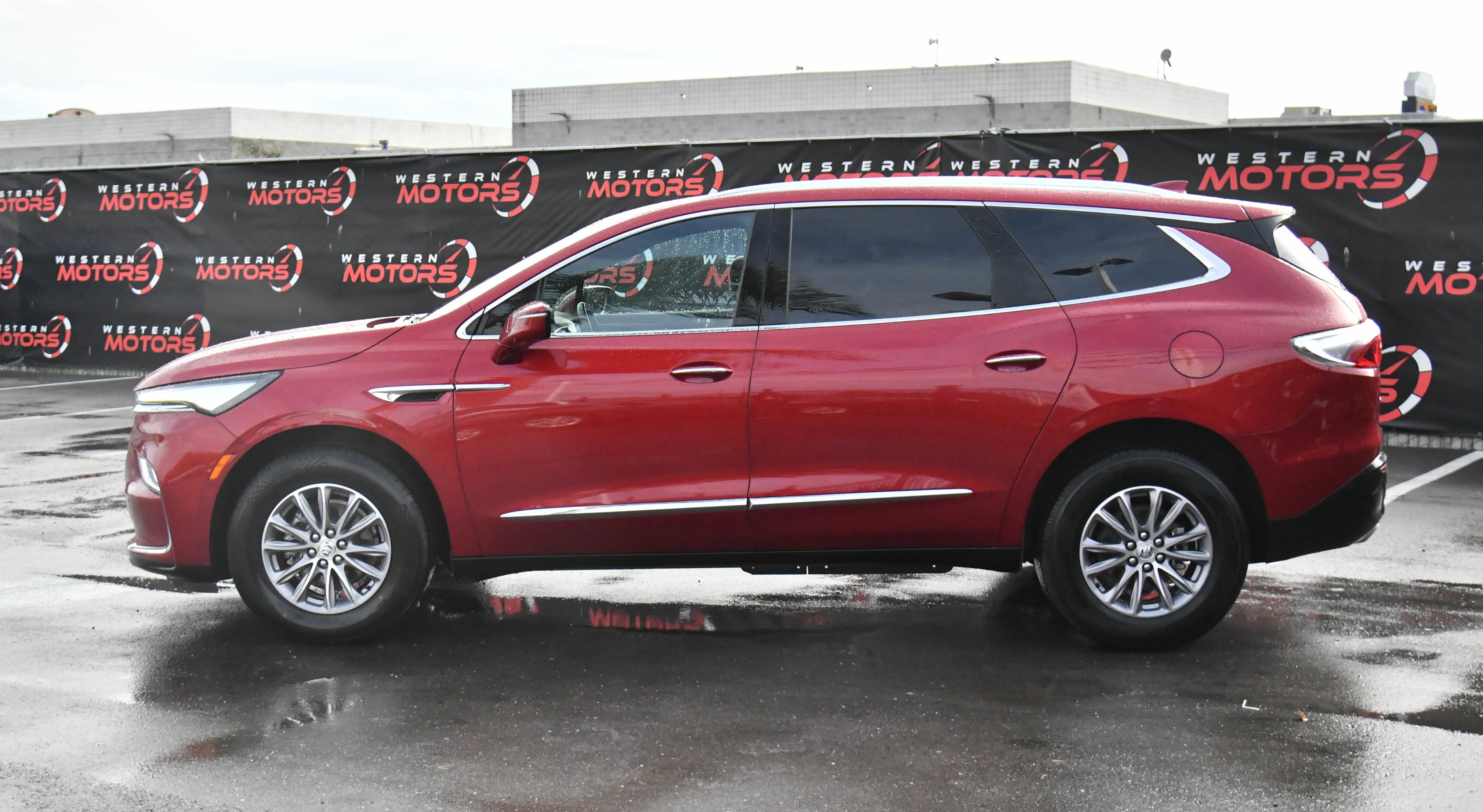 Used 2024 Buick Enclave Premium image 4