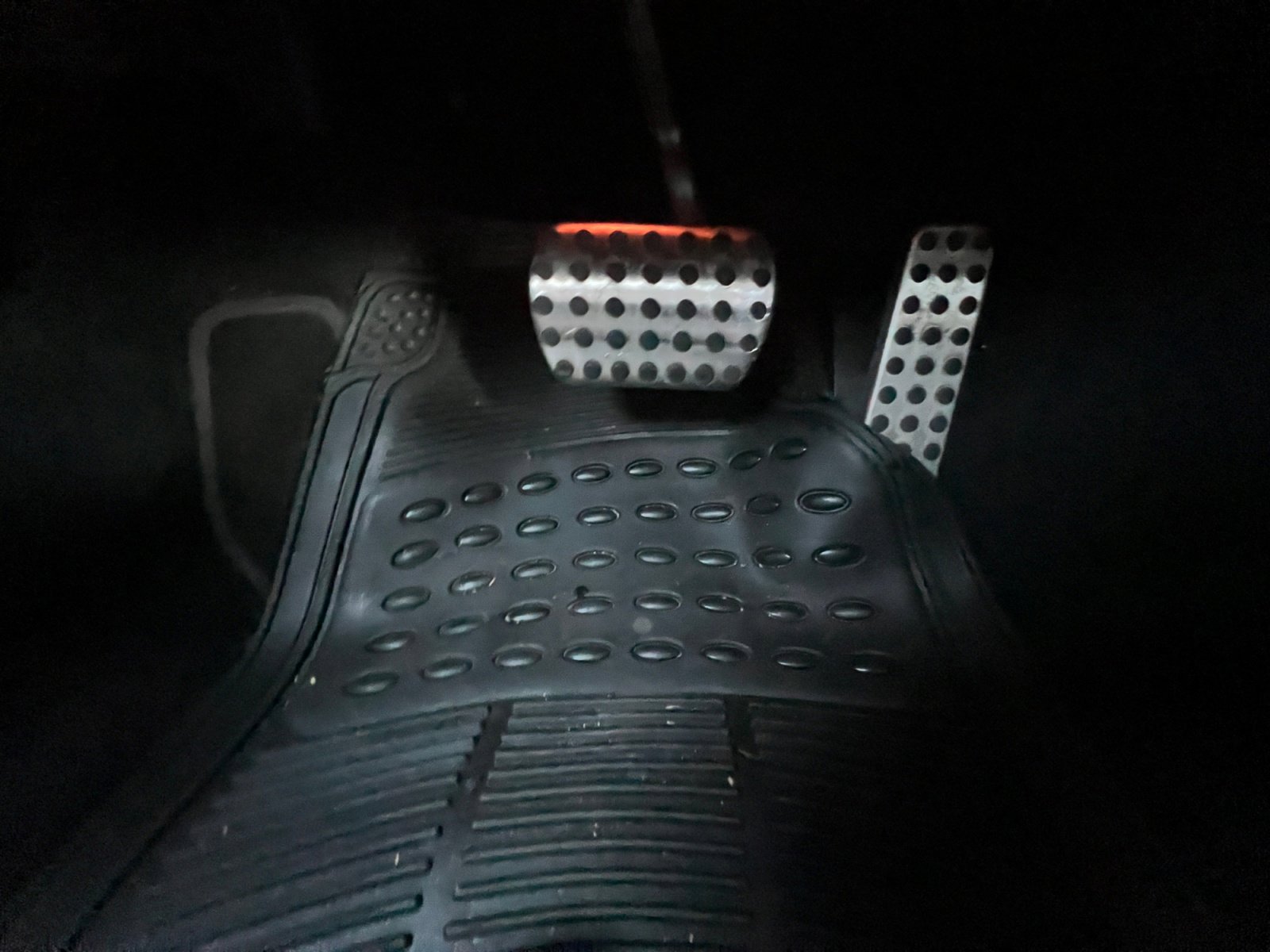 Used 2011 Mercedes-Benz C 300 4MATIC Sedan image 23