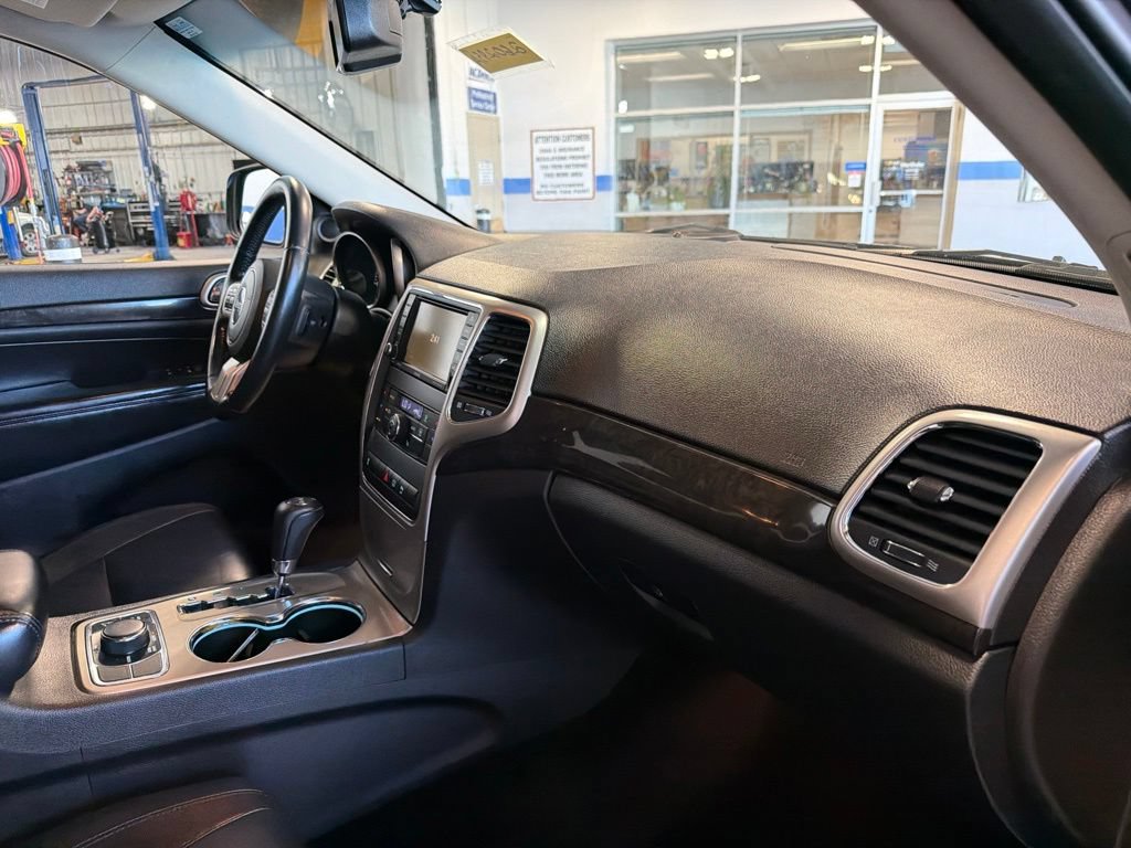 Used 2013 Jeep Grand Cherokee Laredo AWD/4WD image 30
