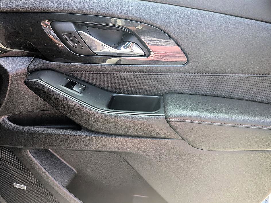 Used 2023 Chevrolet Traverse RS image 38