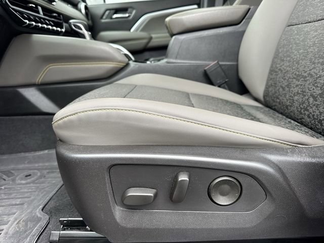 Used 2024 Chevrolet Colorado ZR2 w/ Technology Package AWD/4WD image 14