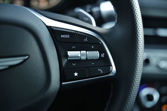 Certified 2025 Genesis G70 2.5T image 32