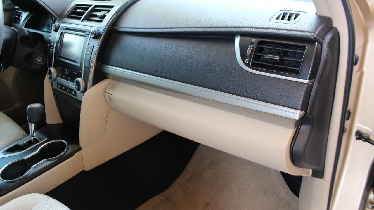 Used 2012 Toyota Camry LE image 27