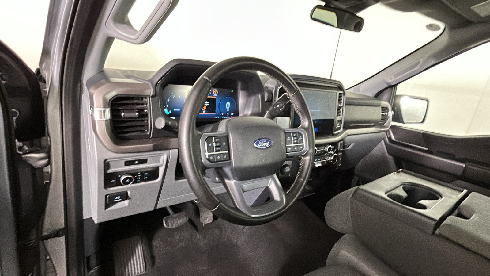Used 2025 Ford F150 XLT w/ Equipment Group 301A Standard AWD/4WD image 17