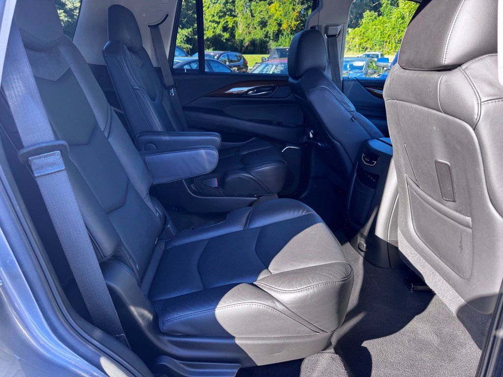 Used 2020 Cadillac Escalade Luxury AWD/4WD image 32