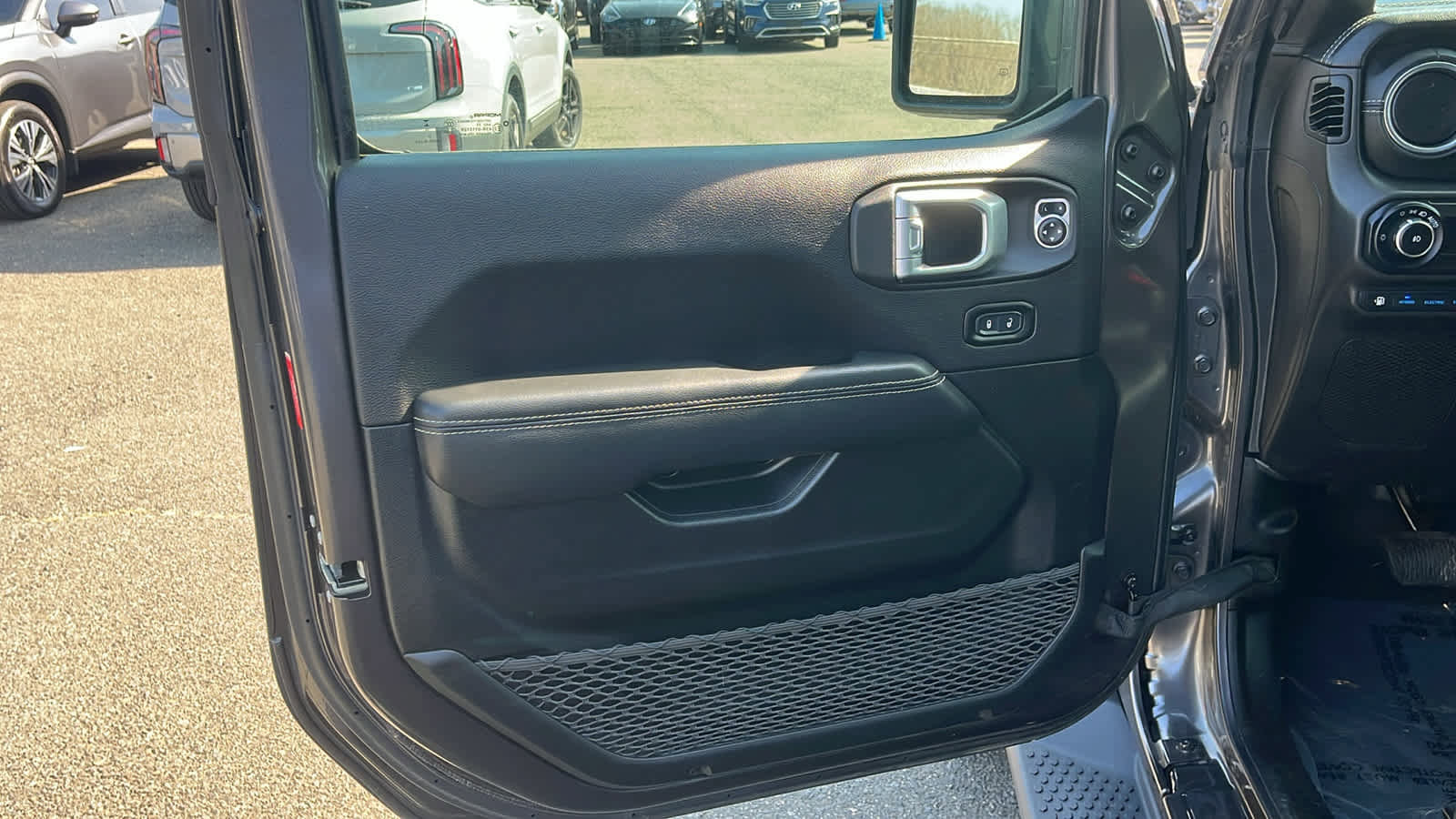 Used 2023 Jeep Wrangler Sahara w/ Cold Weather Group image 10