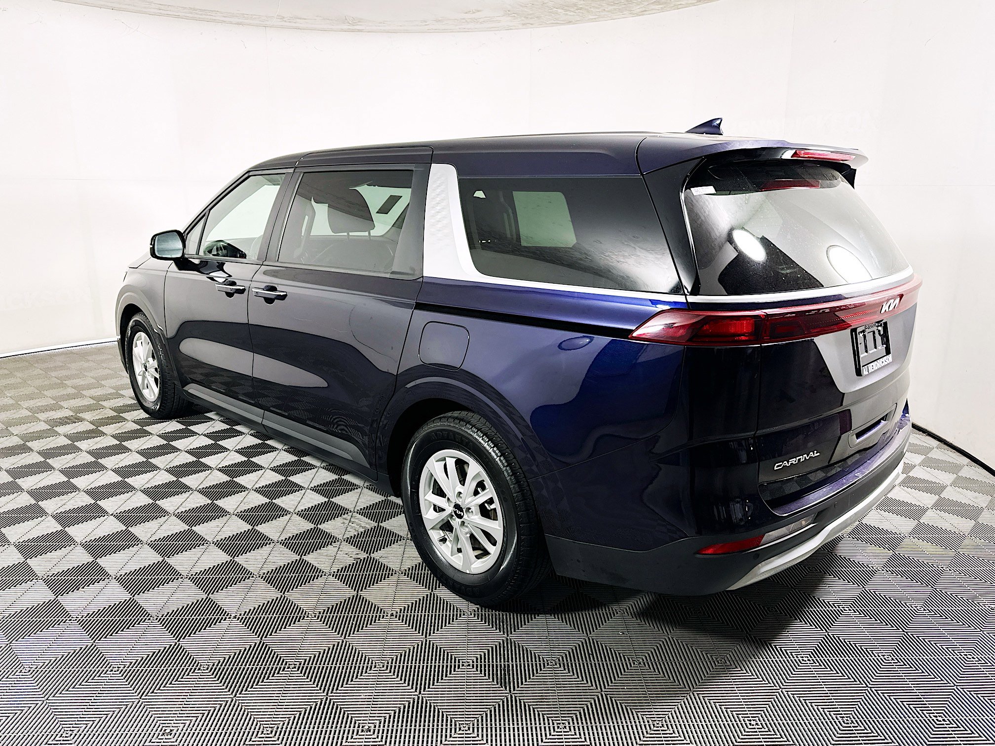 Used 2024 Kia Carnival LX image 5