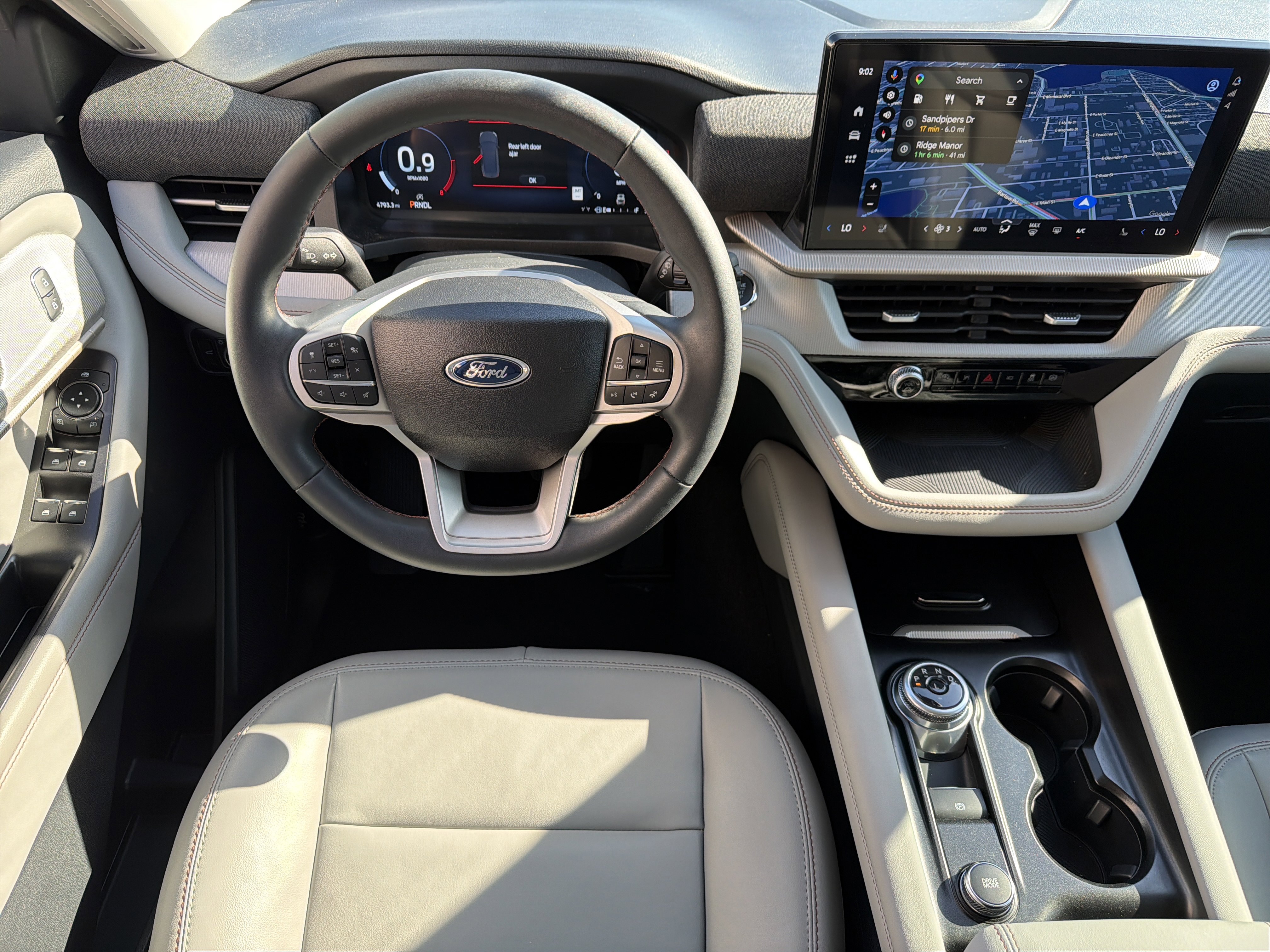 Used 2025 Ford Explorer Active w/ Active Comfort Package RWD image 19
