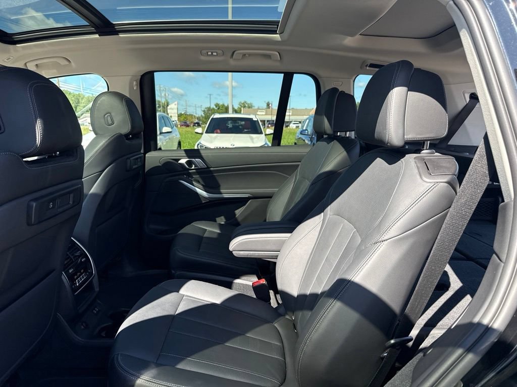 Used 2022 BMW X7 xDrive40i w/ Premium Package AWD/4WD image 19