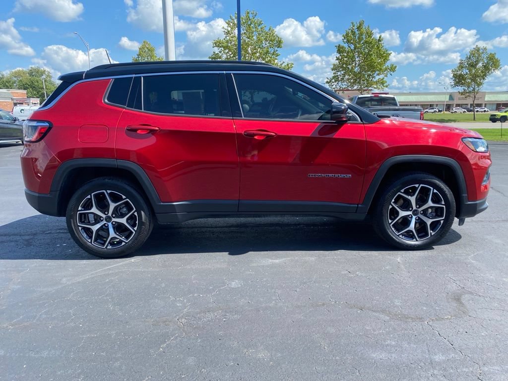 Used 2025 Jeep Compass Limited AWD/4WD image 2